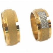 Aliança em Ouro 18K Personalizado com 10 brilhantes  de meio ponto na feminina.